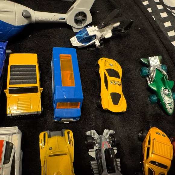 Lot of 40 Cars! Hotwheels, matchbox, trucks &more! Plus 3 helicopters!Great gift - Picture 8 of 12